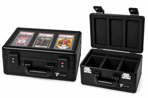 JM Loader Slab Case for Graded Cards – Geschikt voor PSA, BGS, CGC & Meer – Tot 300 Toploaders & 66 PSA Slabs – 3 Vakken – Hardcase – Pokémon, TCG & Sportkaarten – Transparante acrylic bovenkant